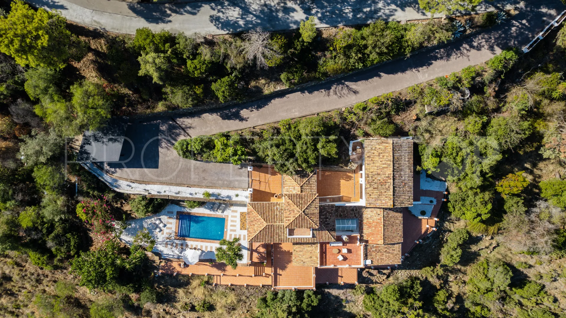El Madroñal, villa con 6 dormitorios en venta