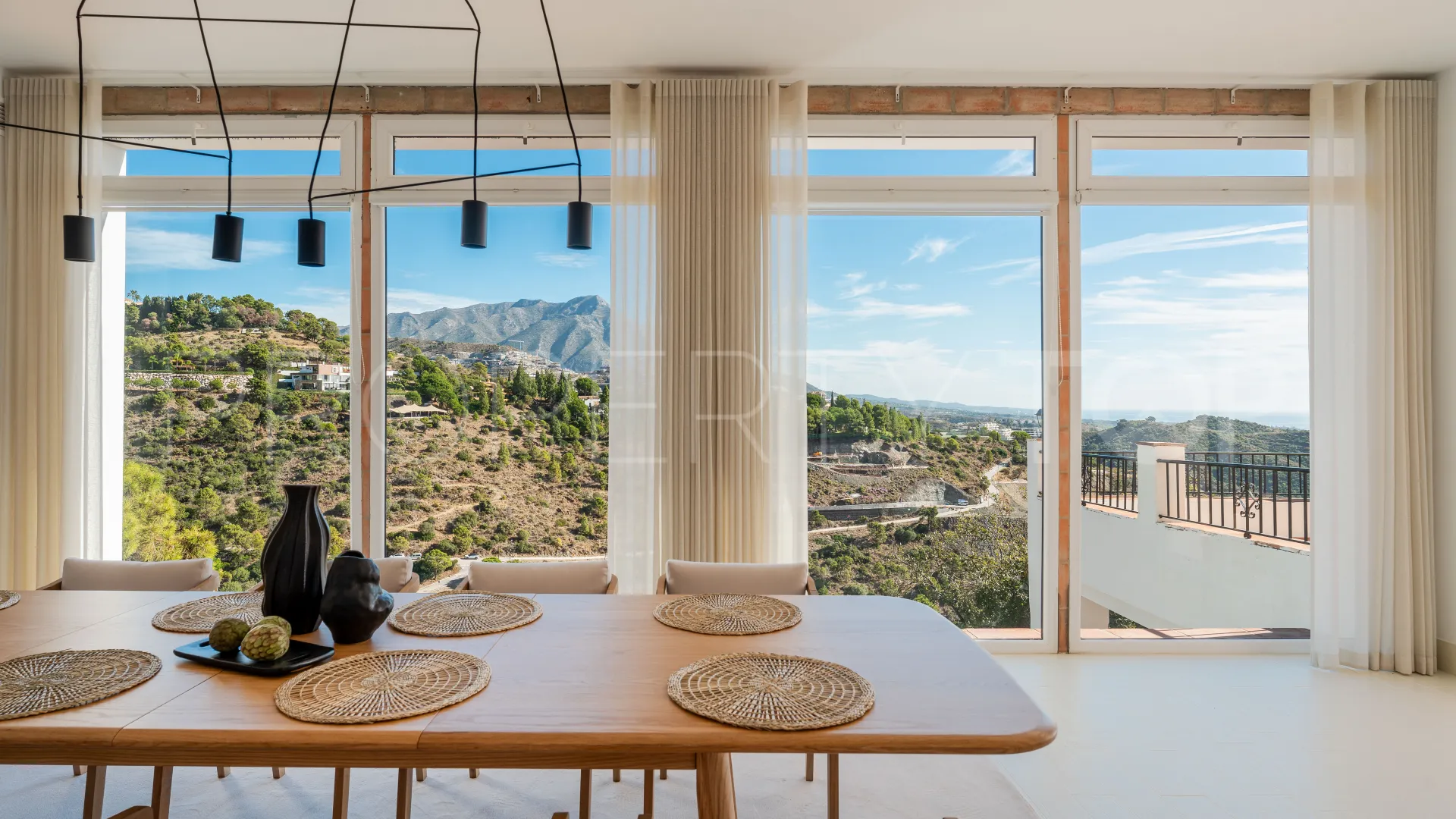 El Madroñal, villa con 6 dormitorios en venta