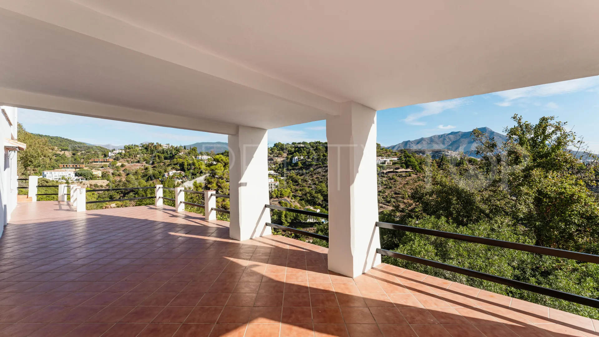 El Madroñal, villa con 6 dormitorios en venta