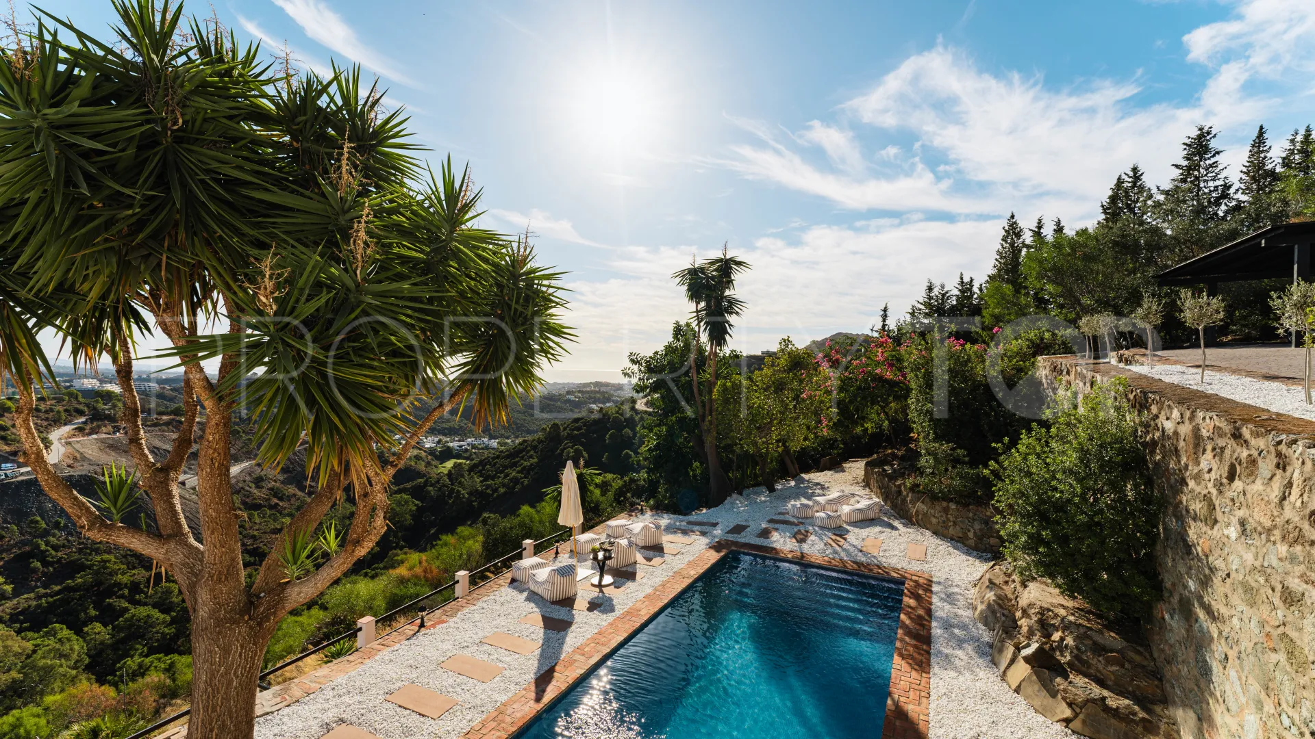 El Madroñal, villa con 6 dormitorios en venta