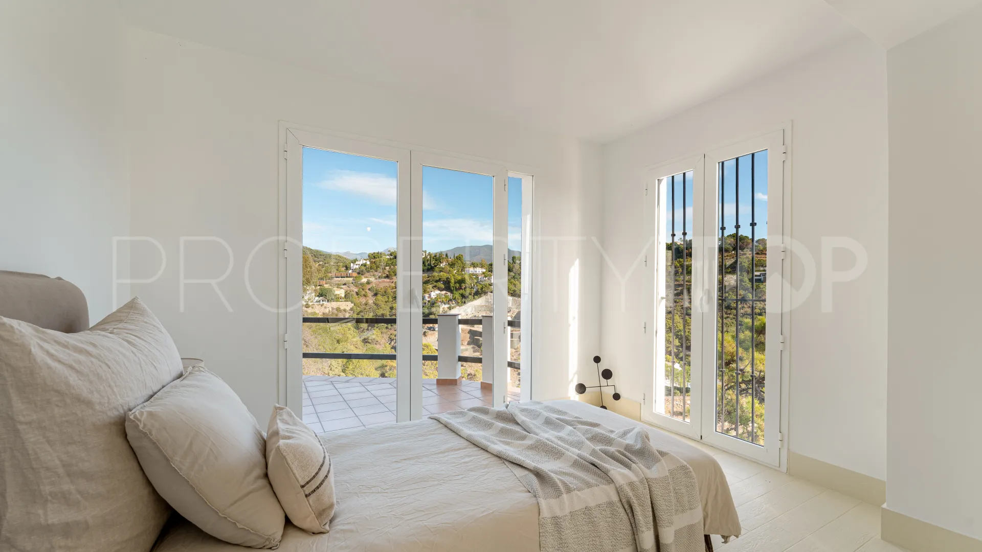 El Madroñal, villa con 6 dormitorios en venta