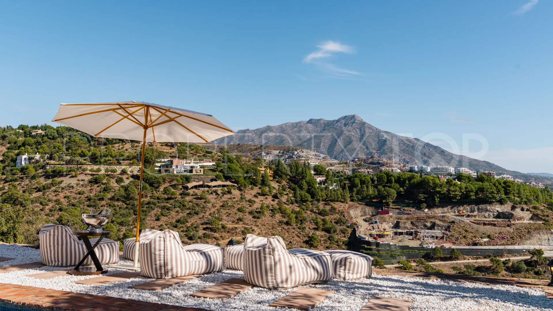 El Madroñal, villa con 6 dormitorios en venta