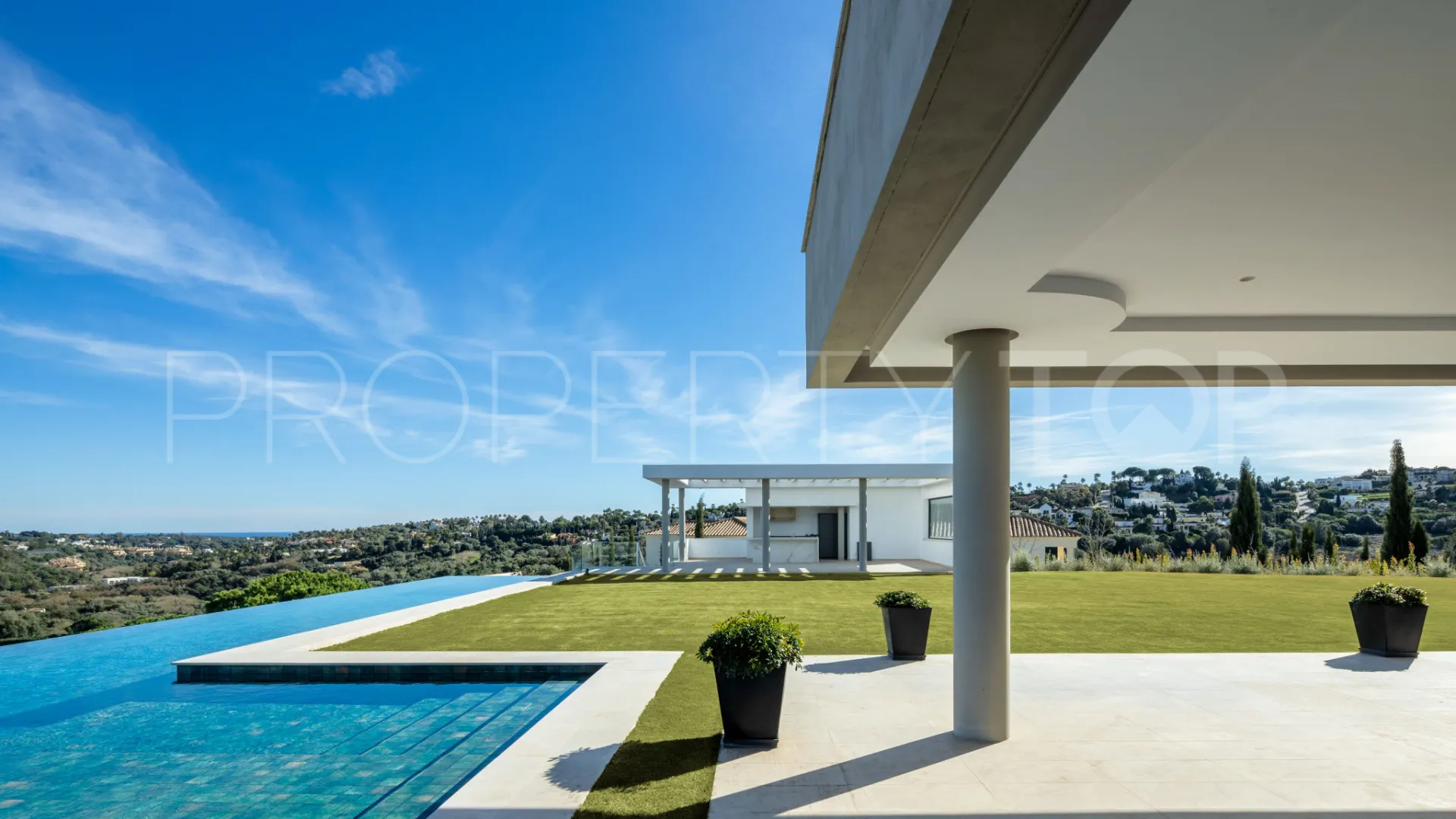 Villa a la venta en Sotogrande con 8 dormitorios