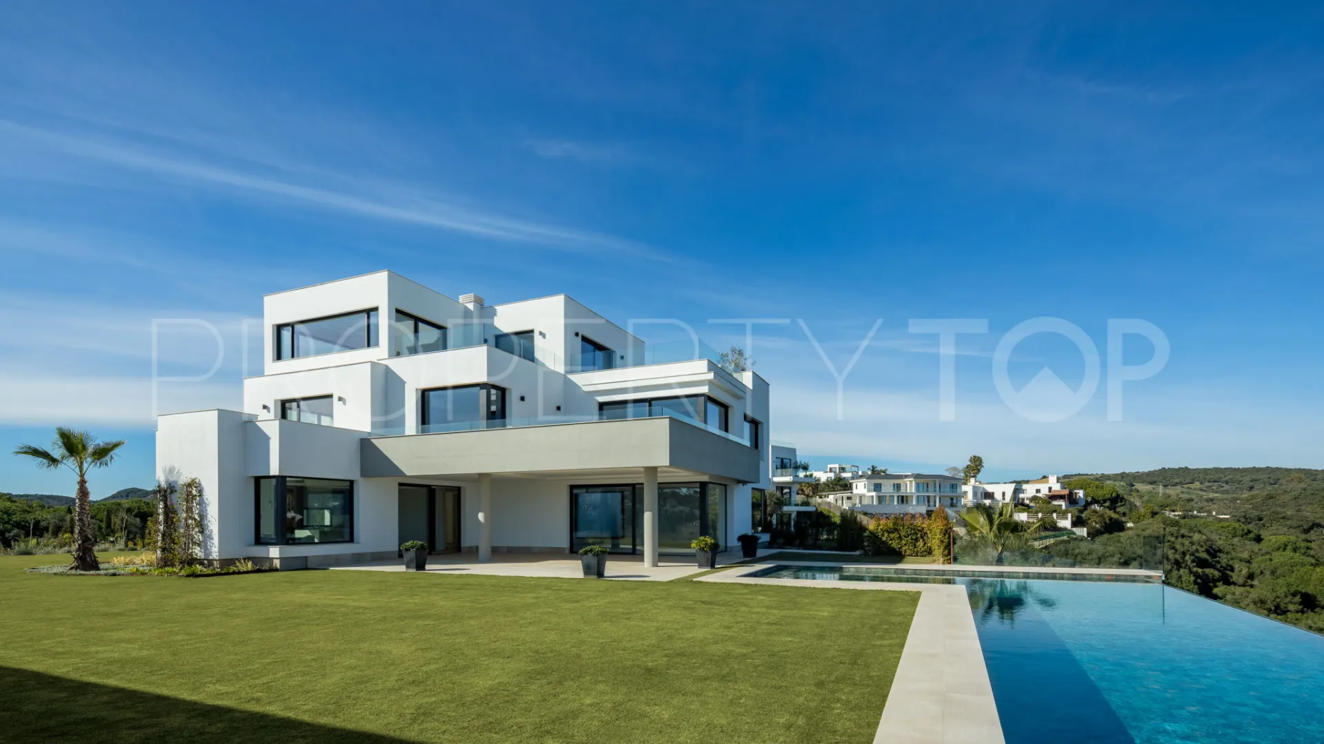 Villa a la venta en Sotogrande con 8 dormitorios