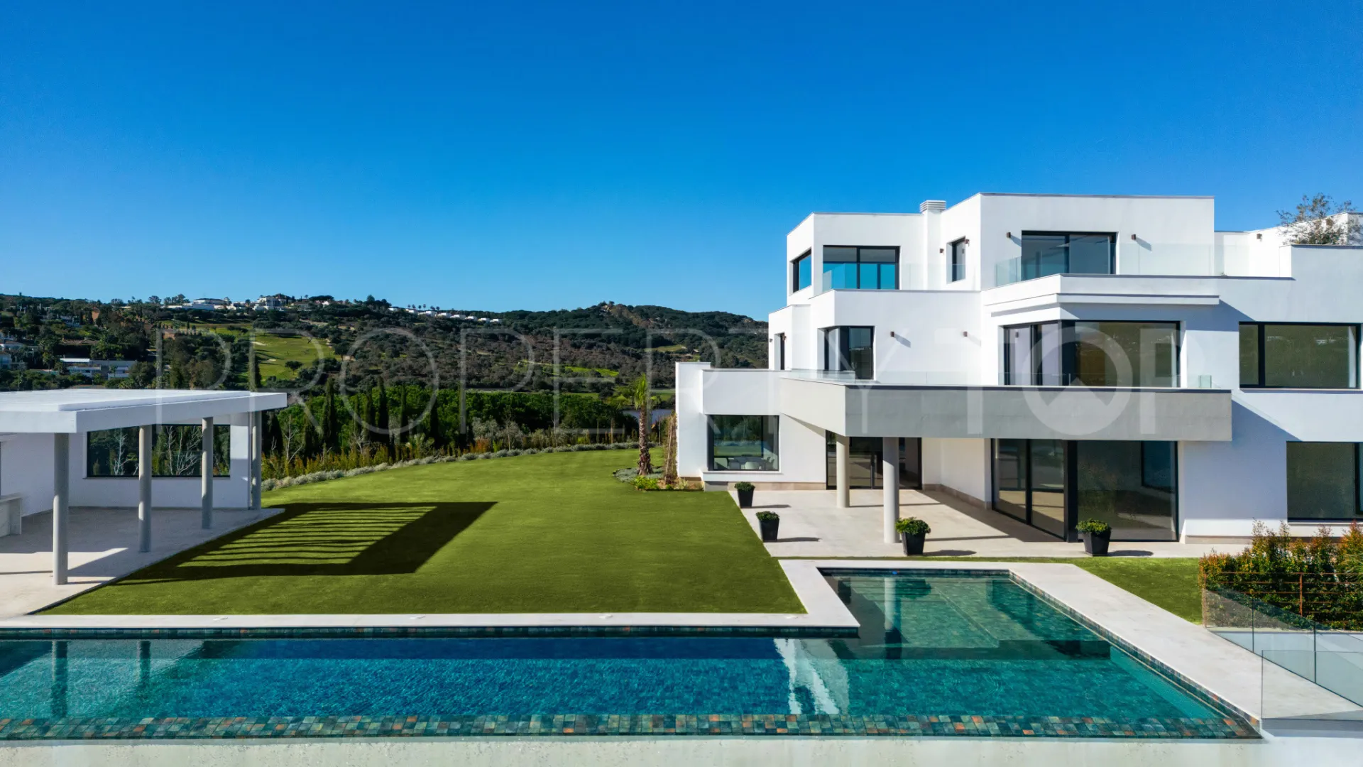 Villa a la venta en Sotogrande con 8 dormitorios