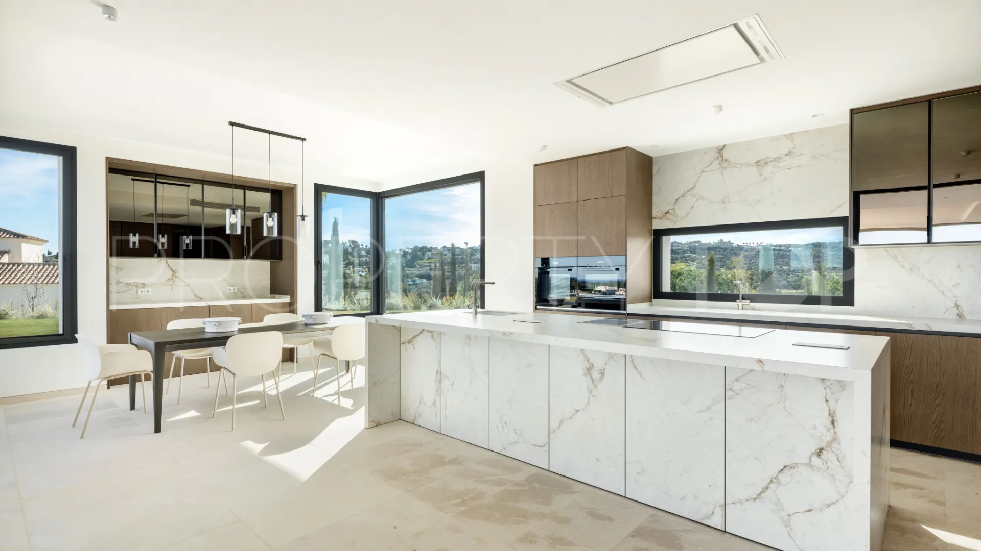 Villa a la venta en Sotogrande con 8 dormitorios