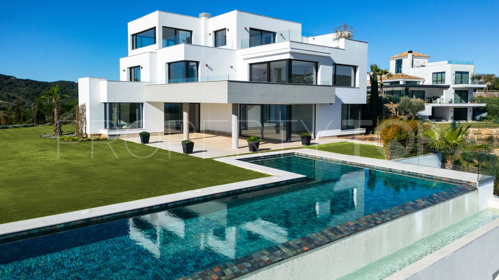 Villa a la venta en Sotogrande con 8 dormitorios