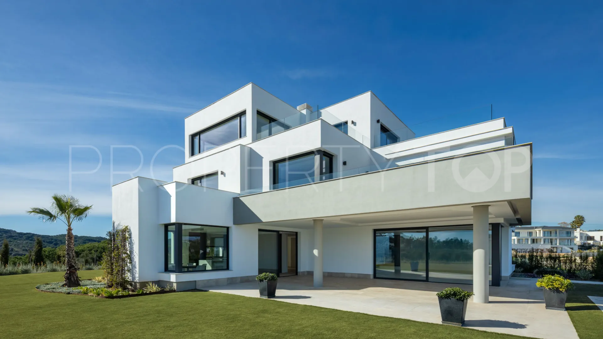 Villa a la venta en Sotogrande con 8 dormitorios