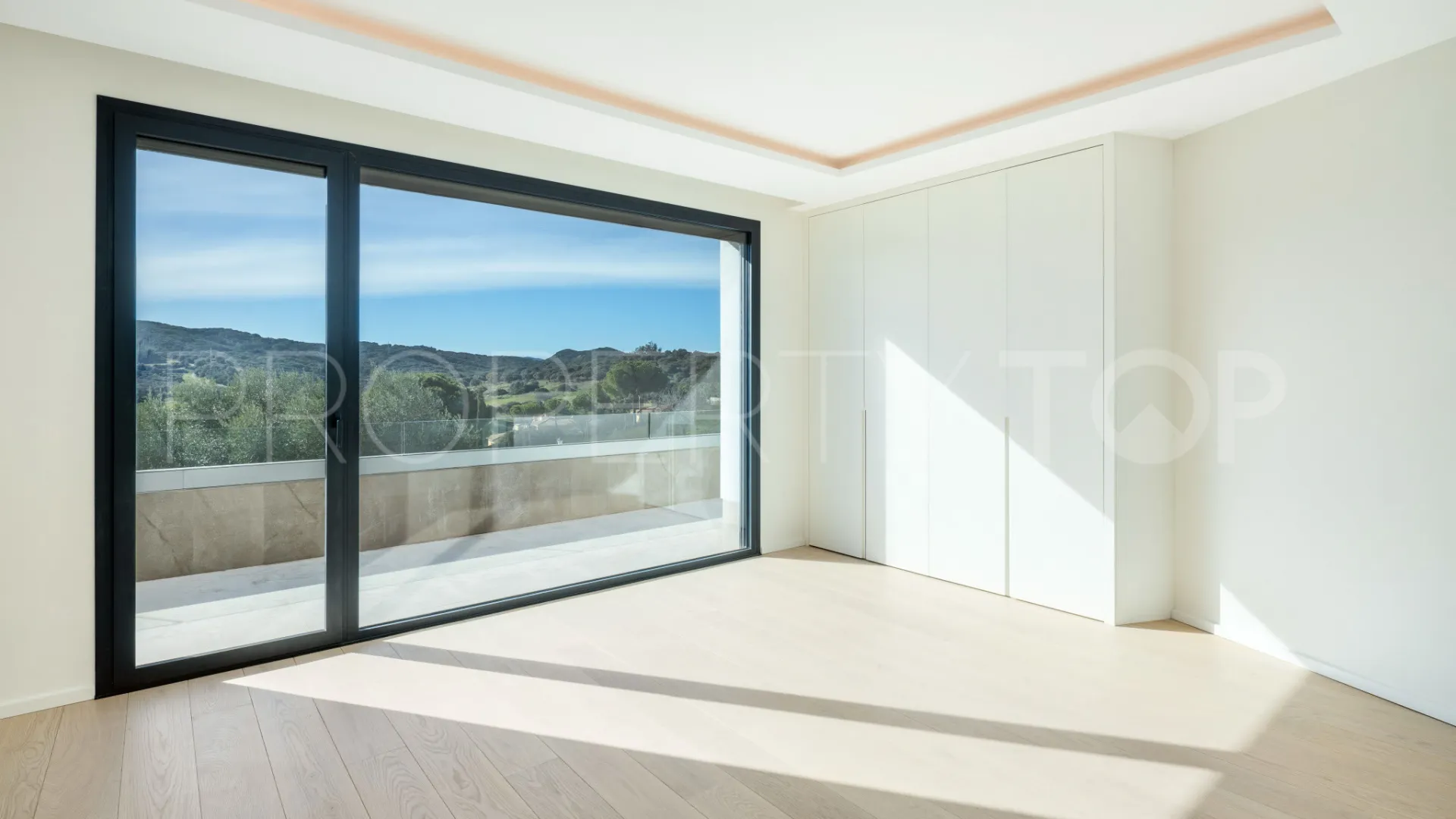 Villa a la venta en Sotogrande con 8 dormitorios