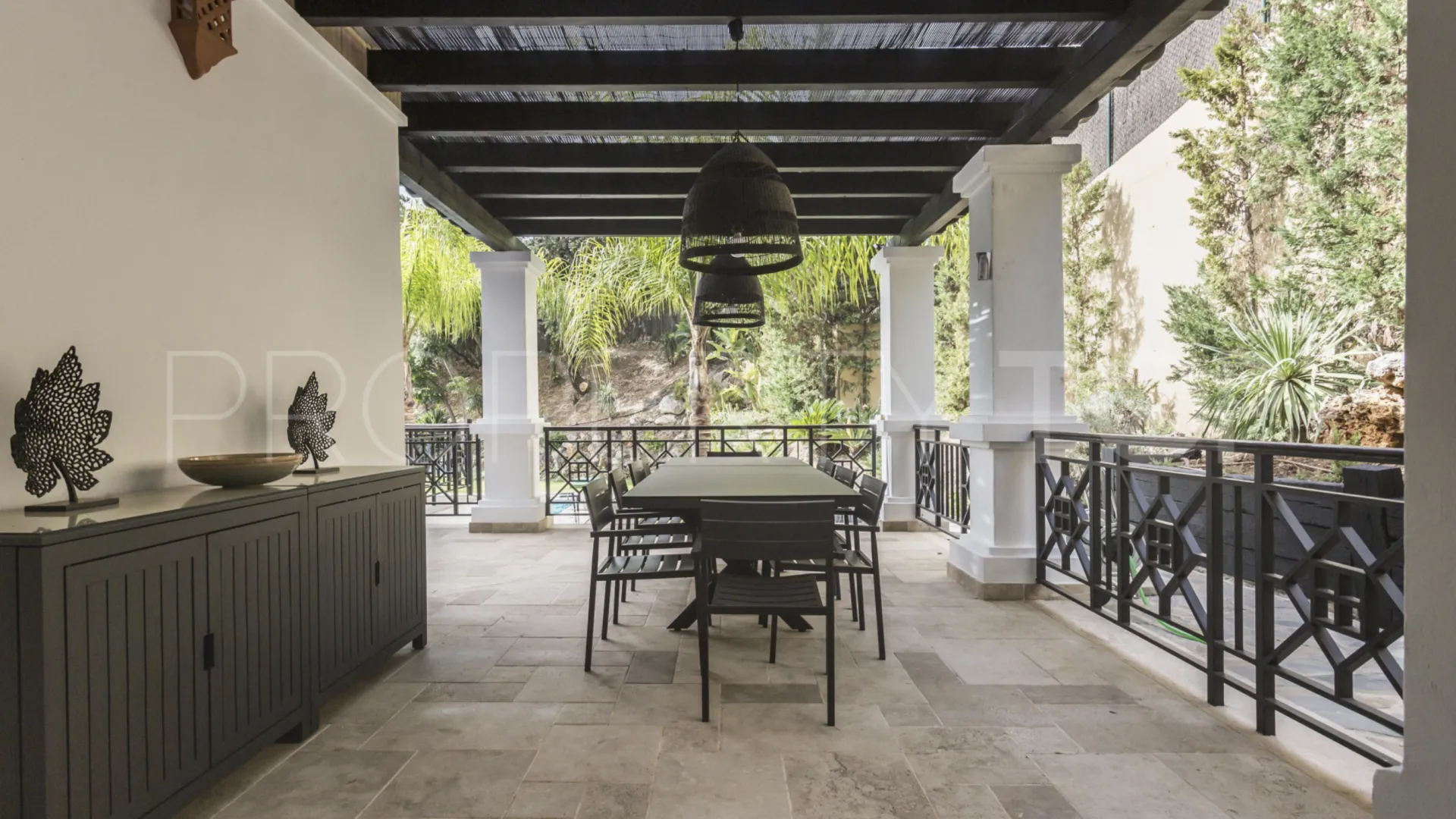 For sale El Madroñal villa with 7 bedrooms