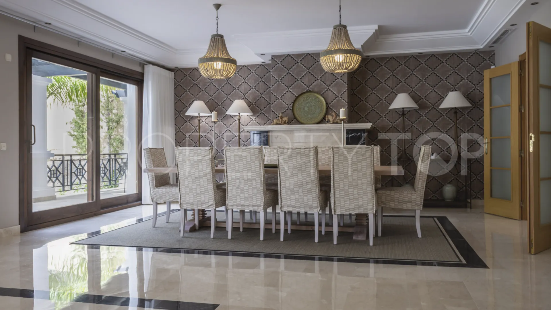 For sale El Madroñal villa with 7 bedrooms