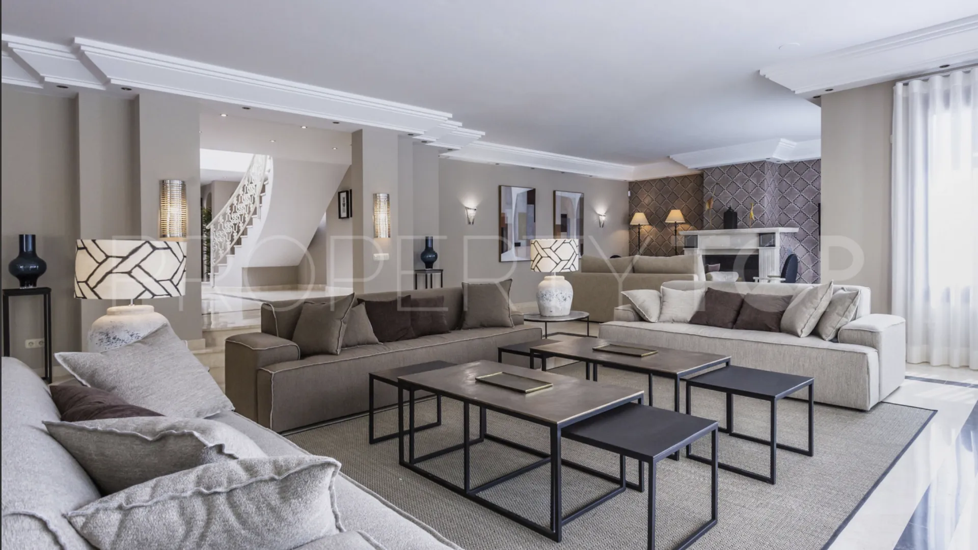 For sale El Madroñal villa with 7 bedrooms