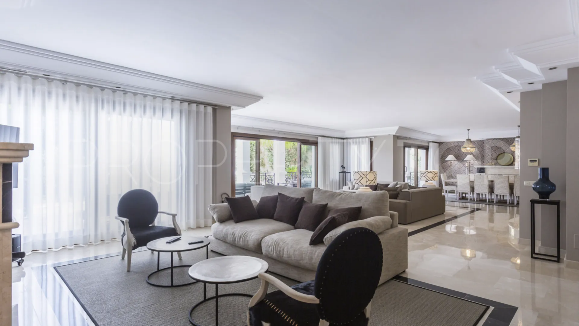 For sale El Madroñal villa with 7 bedrooms