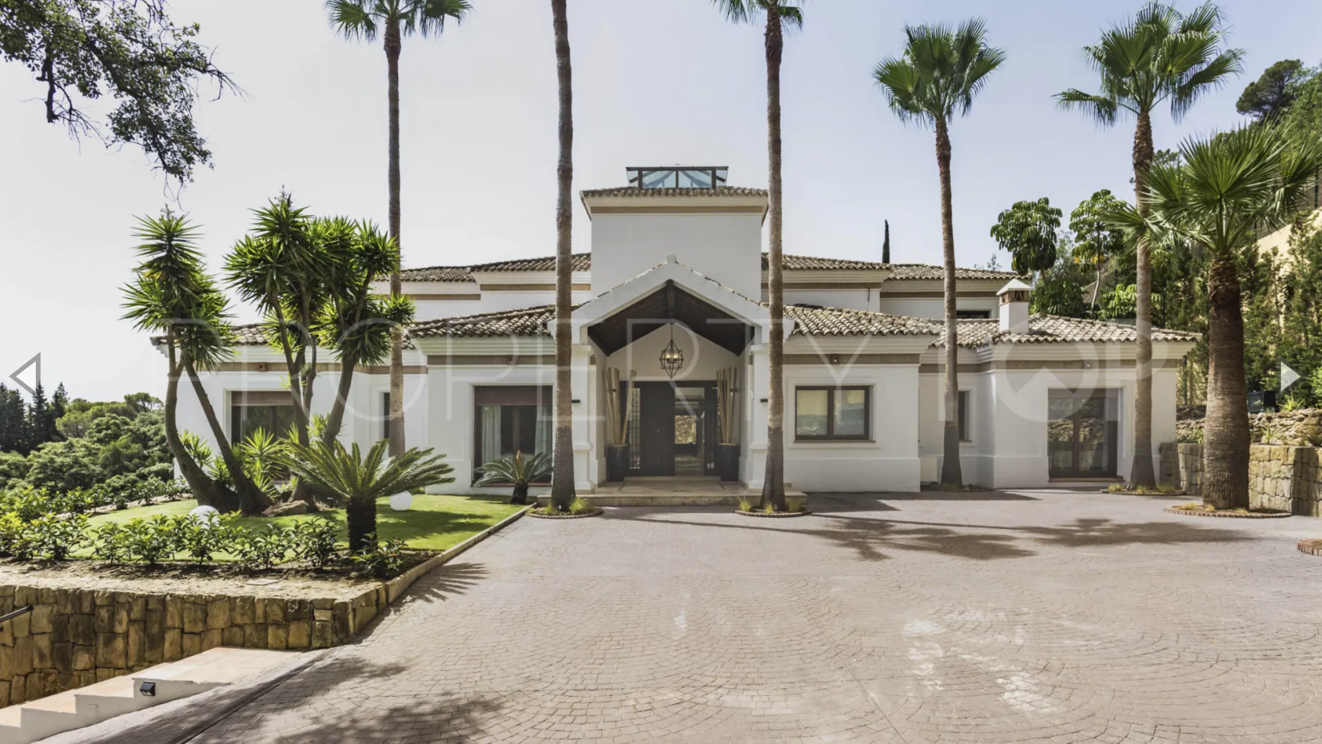 For sale El Madroñal villa with 7 bedrooms