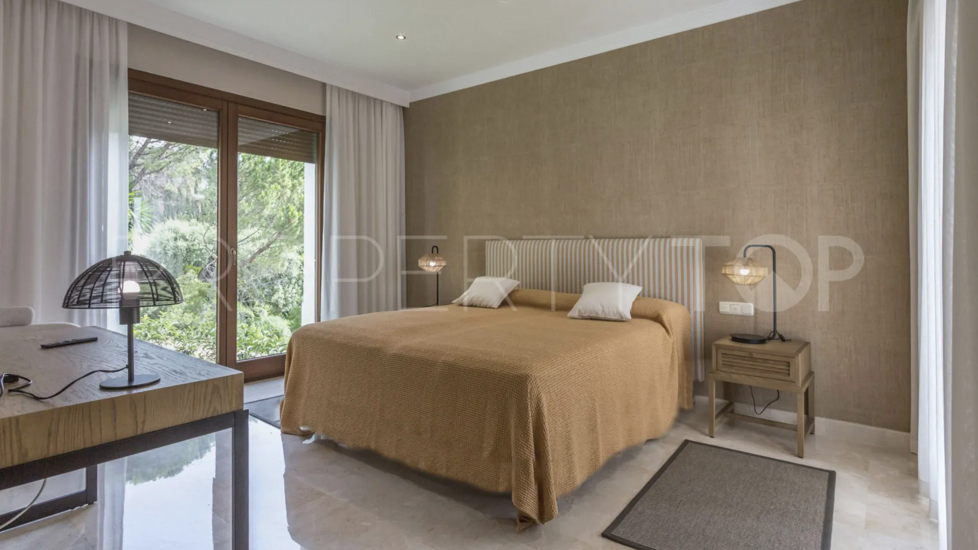 For sale El Madroñal villa with 7 bedrooms