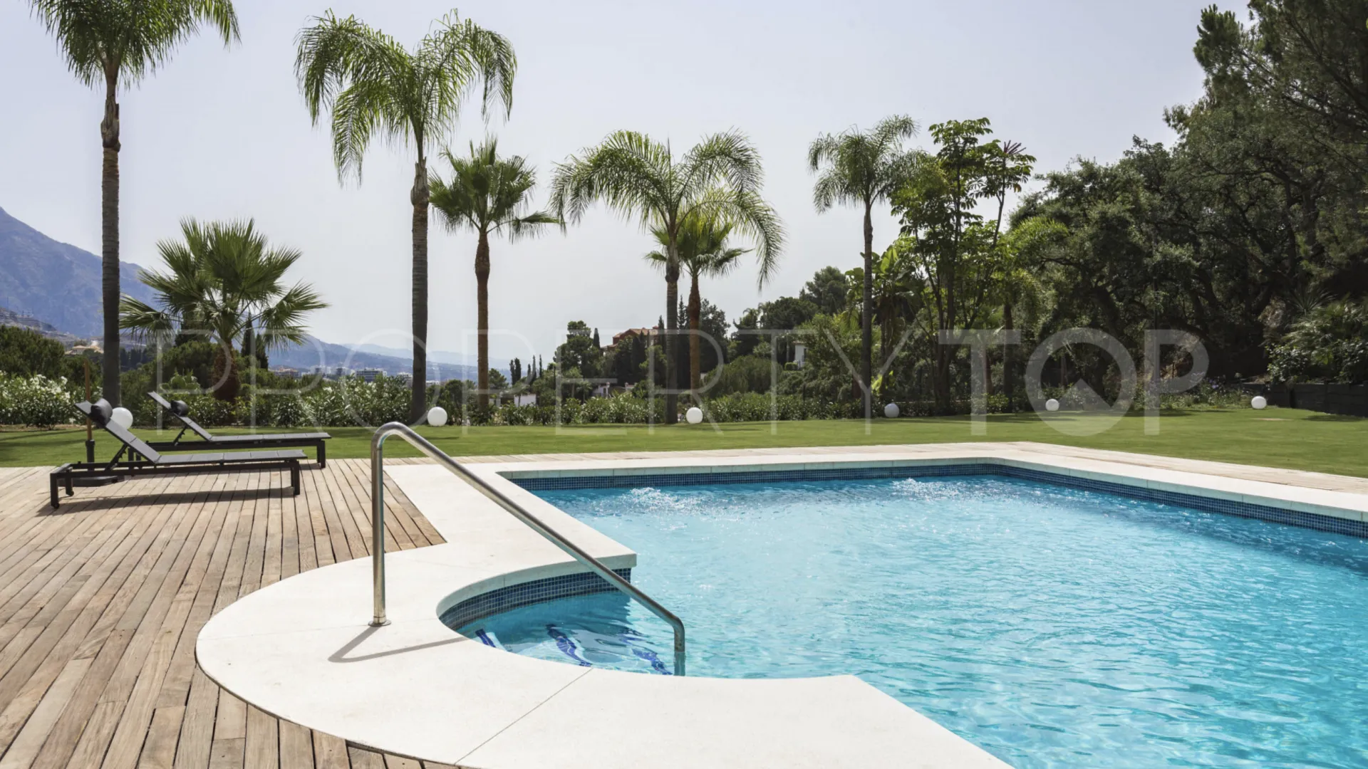 For sale El Madroñal villa with 7 bedrooms