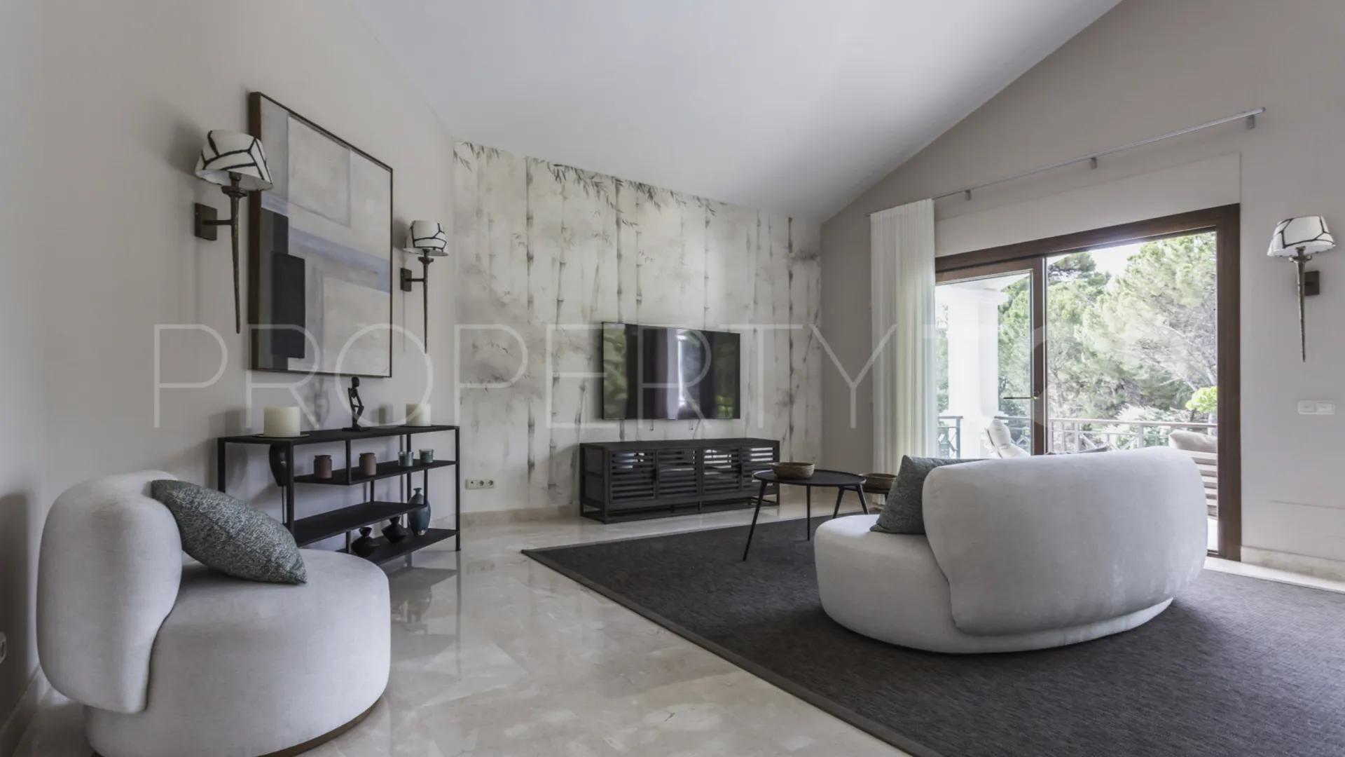 For sale El Madroñal villa with 7 bedrooms