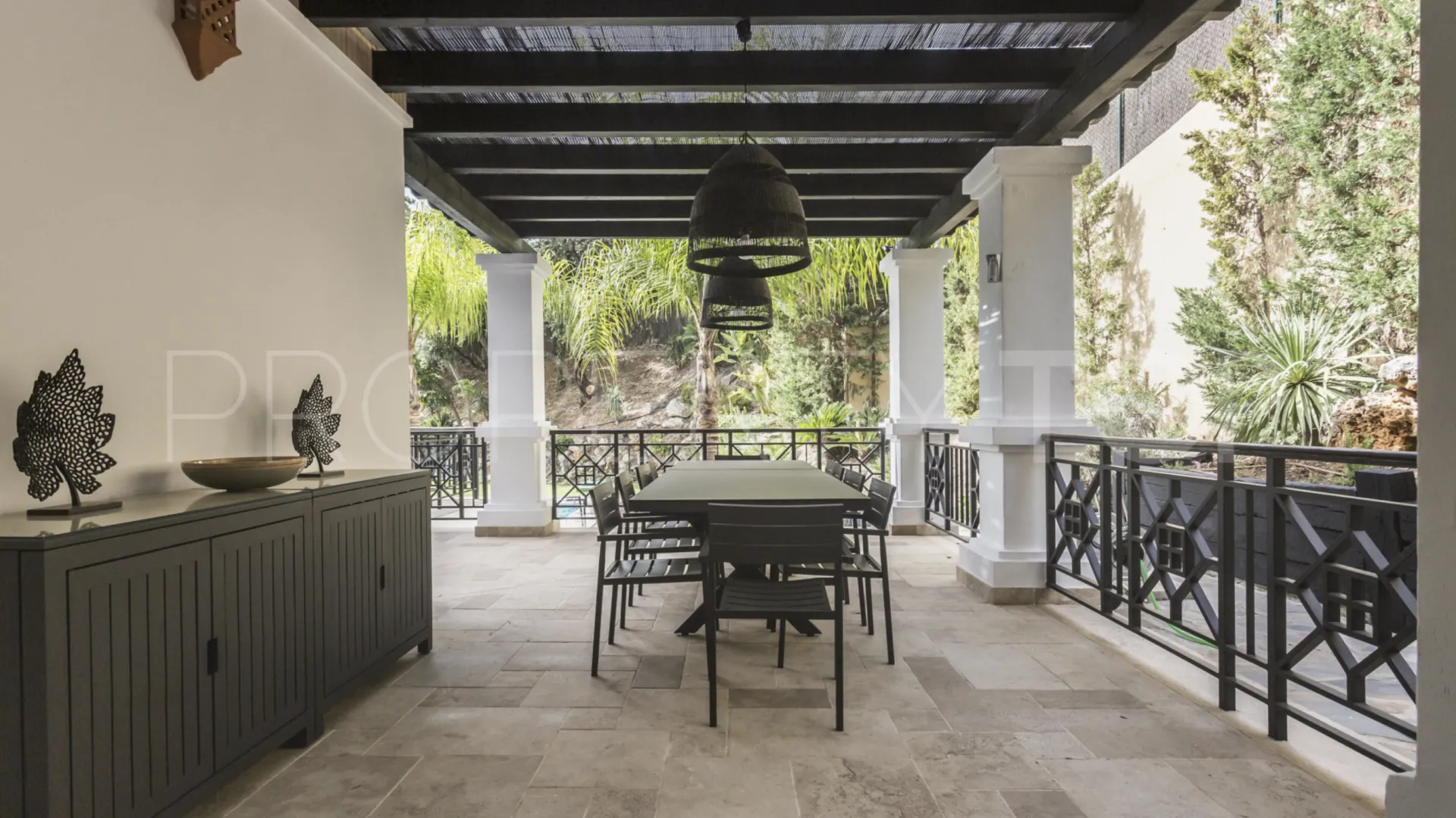 For sale El Madroñal villa with 7 bedrooms