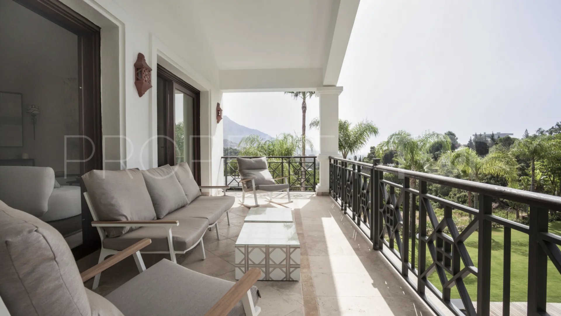 For sale El Madroñal villa with 7 bedrooms