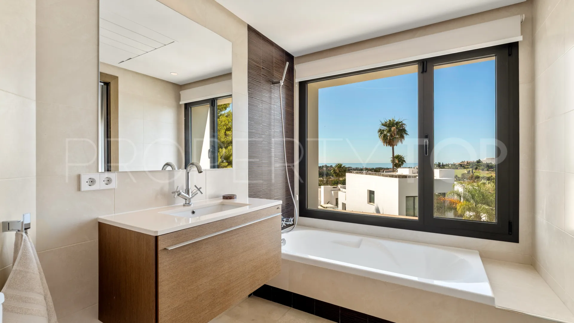 5 bedrooms villa for sale in Atalaya Fairways