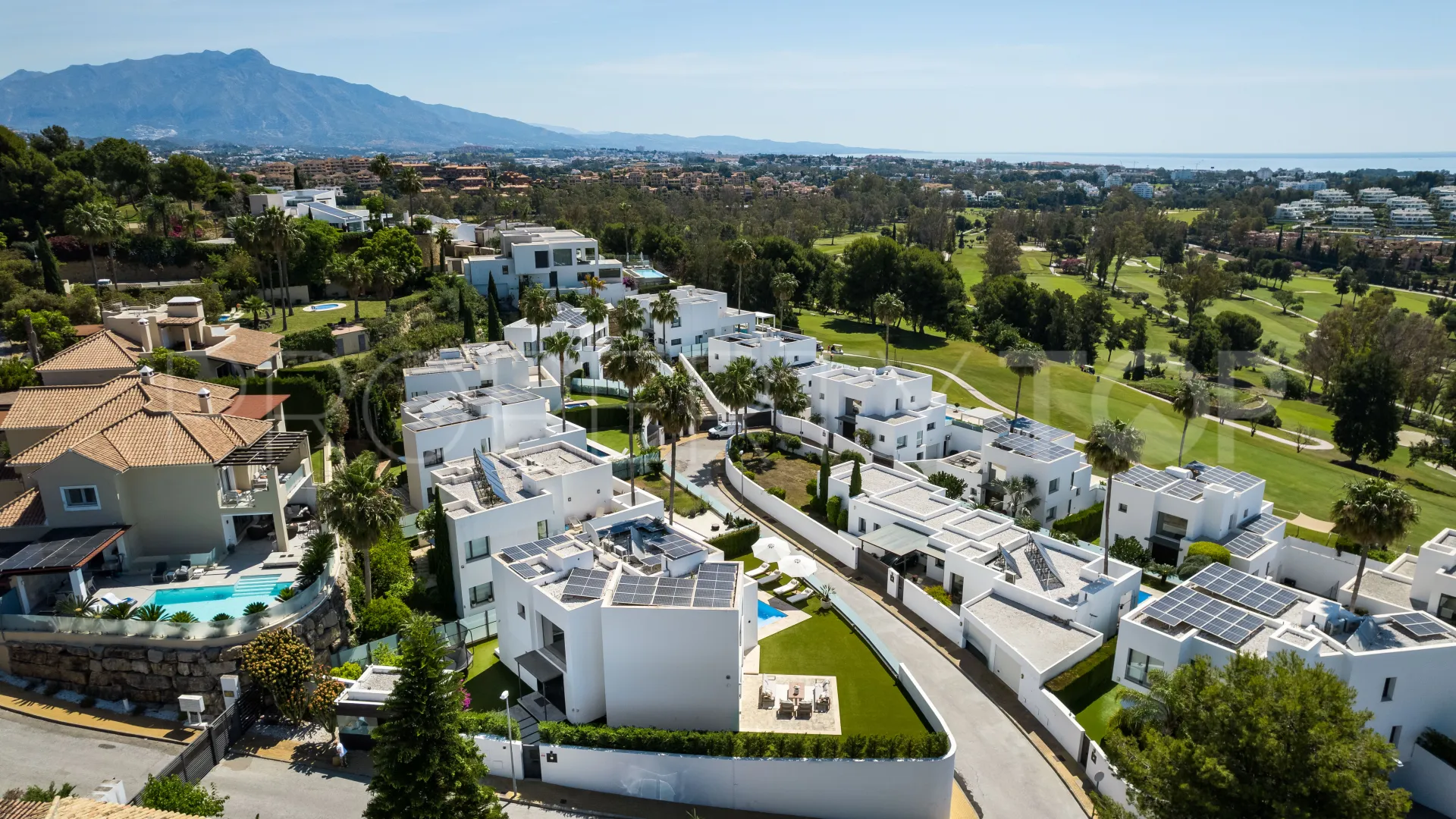 5 bedrooms villa for sale in Atalaya Fairways