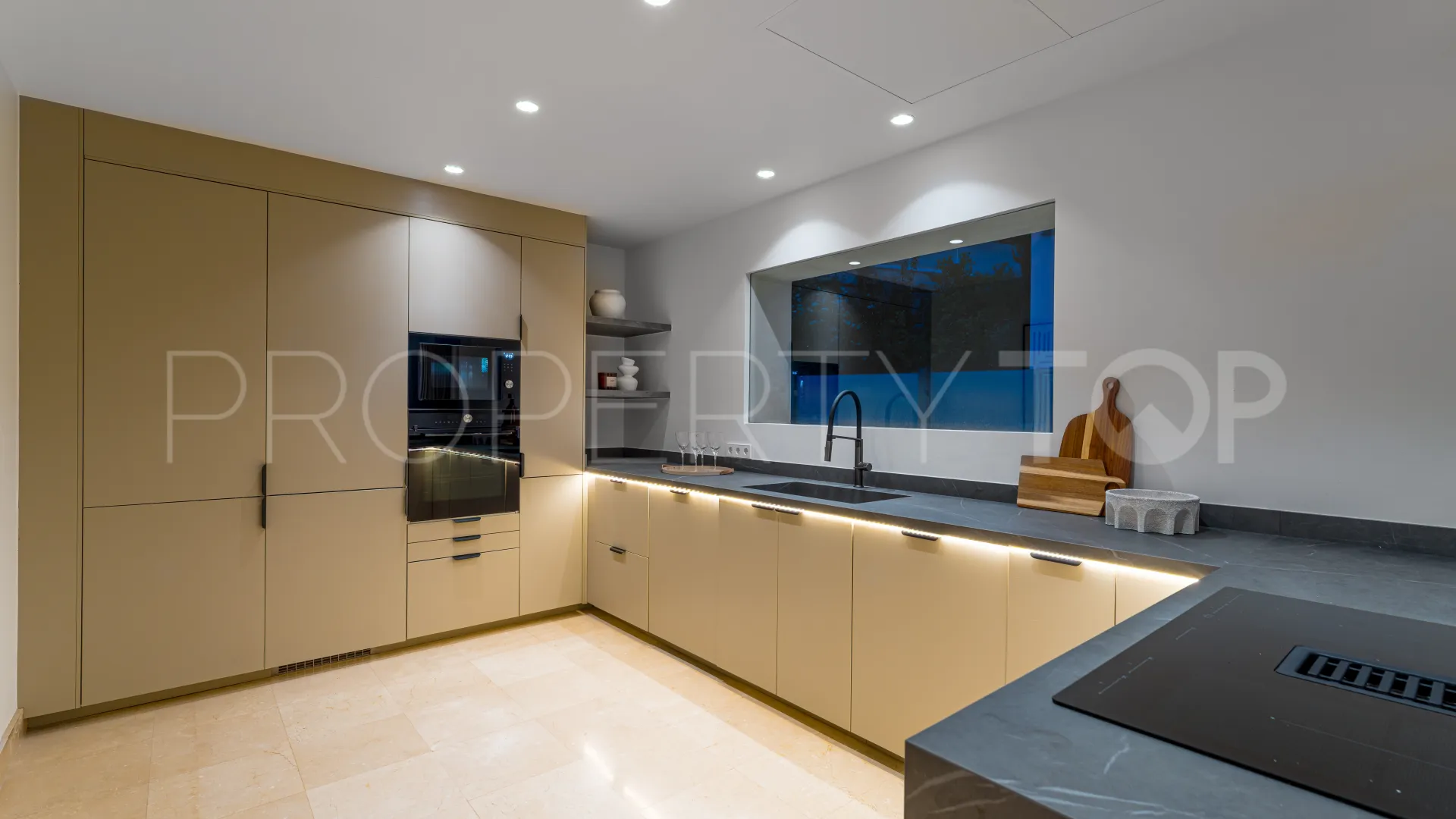5 bedrooms villa for sale in Atalaya Fairways