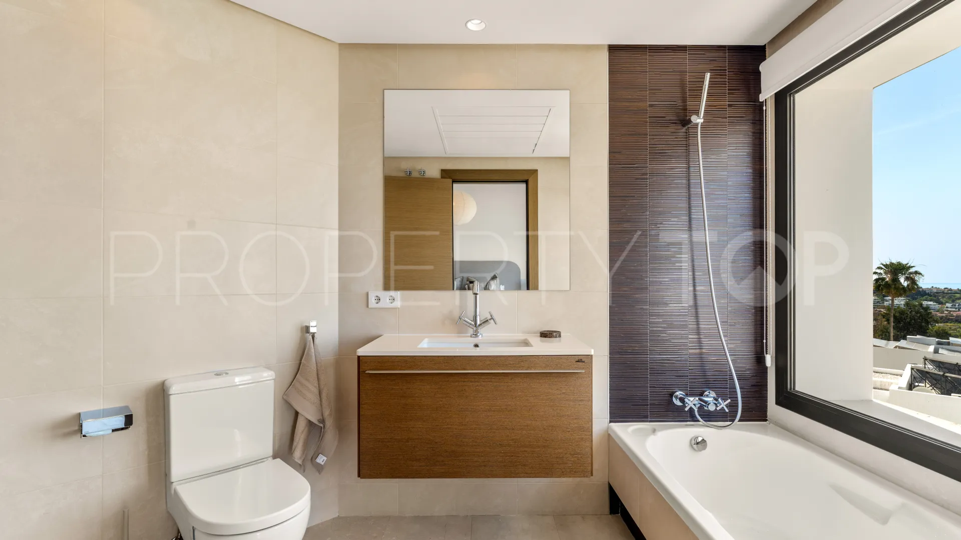 5 bedrooms villa for sale in Atalaya Fairways