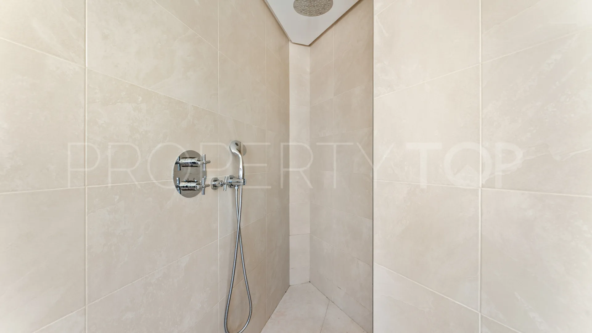 5 bedrooms villa for sale in Atalaya Fairways