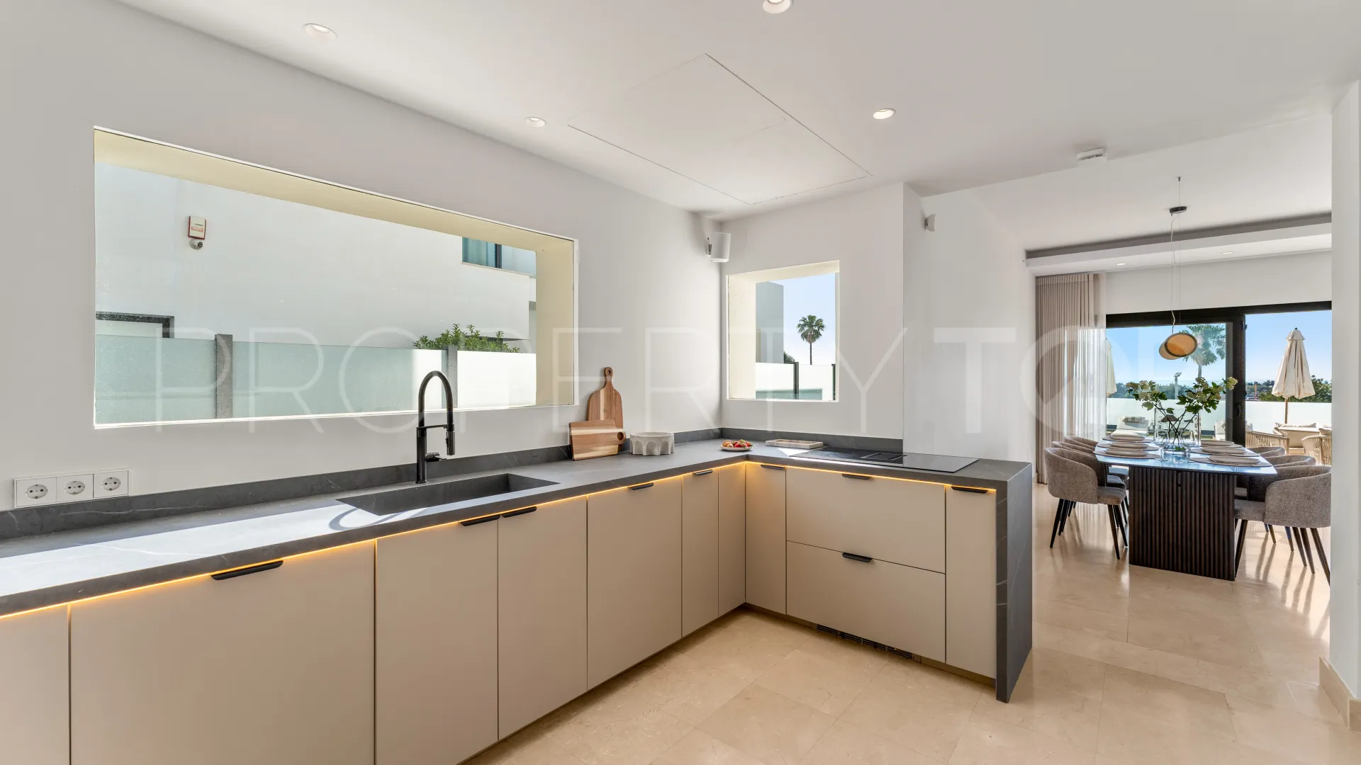 5 bedrooms villa for sale in Atalaya Fairways
