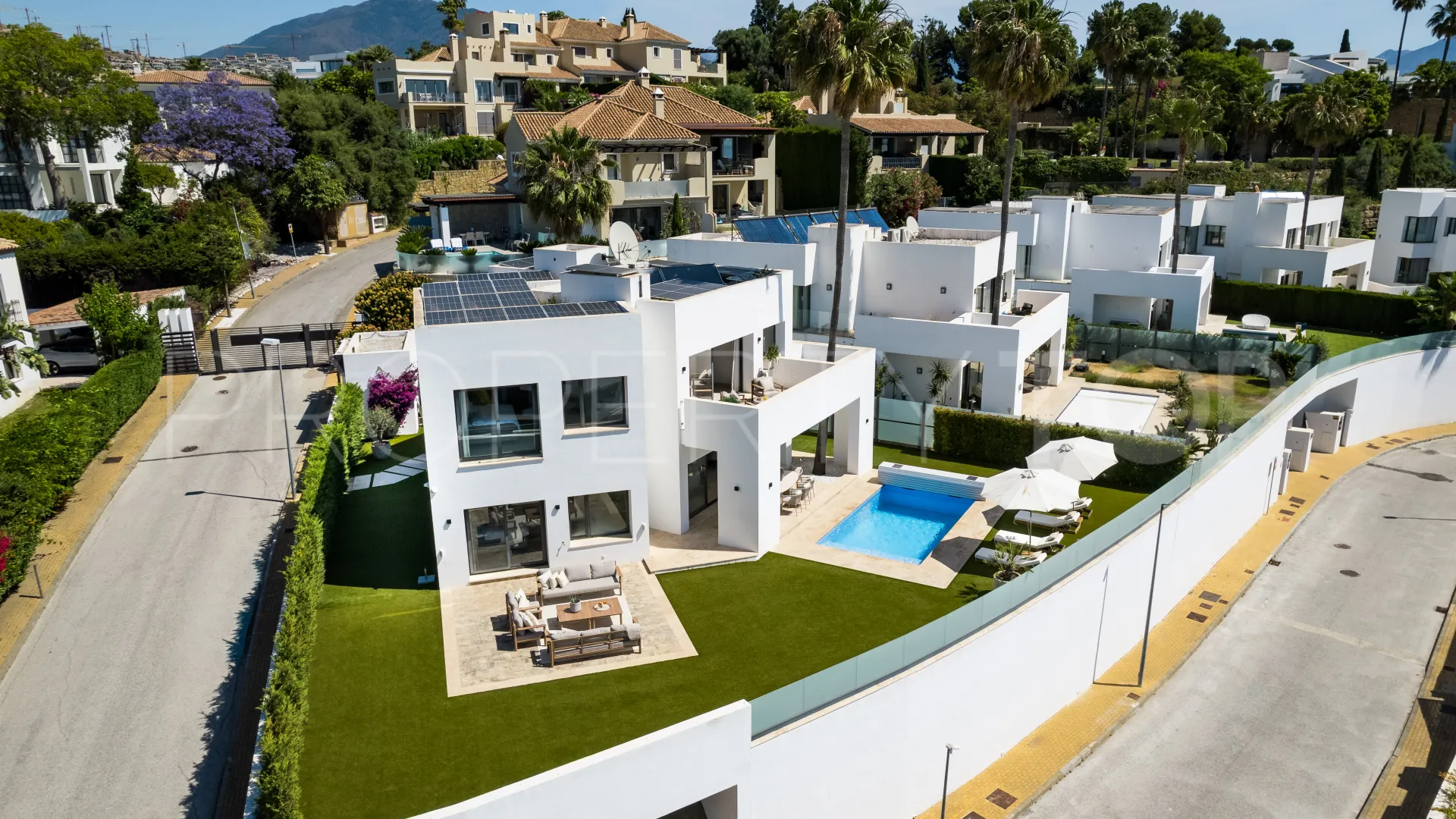 5 bedrooms villa for sale in Atalaya Fairways