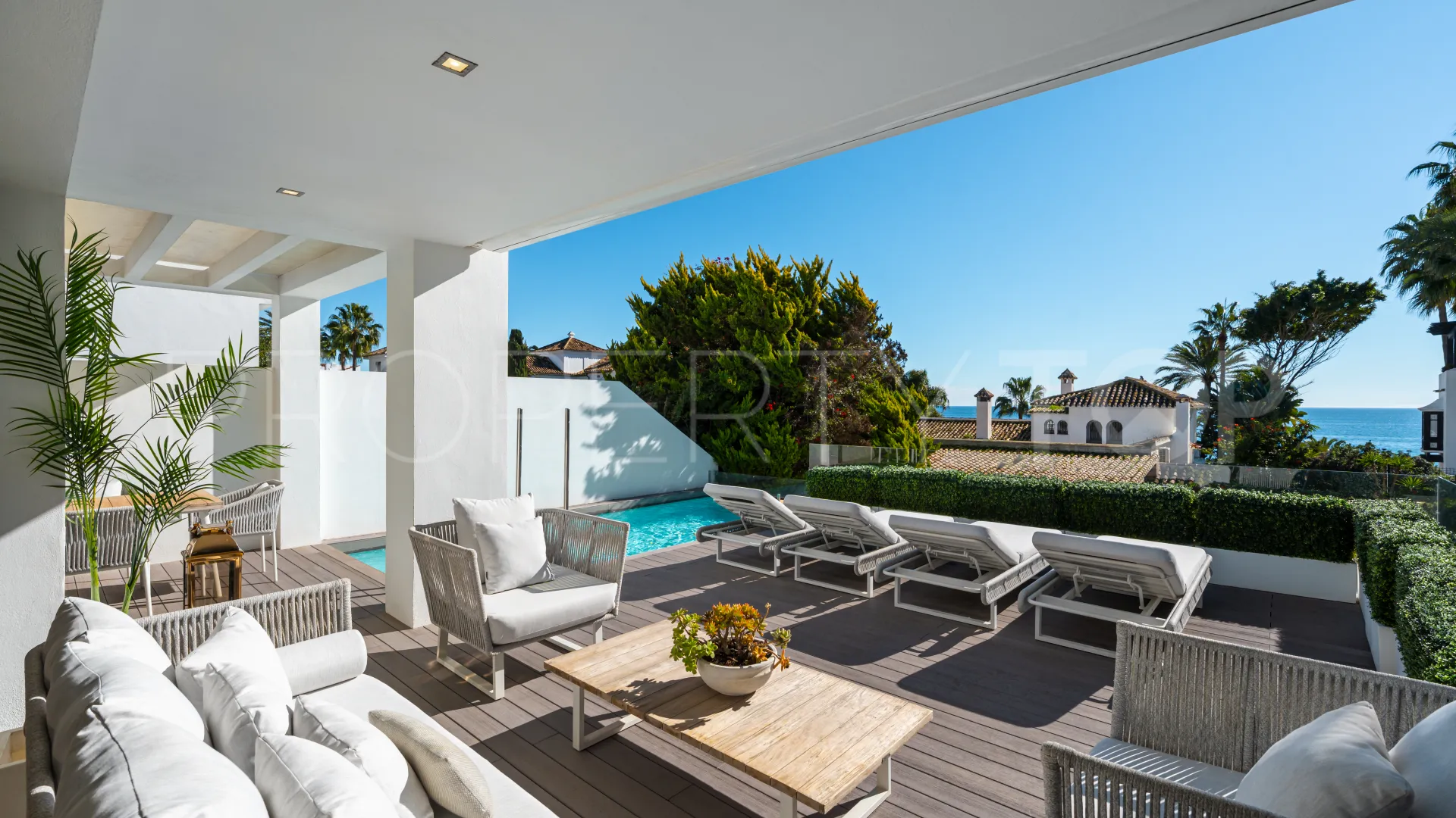 Se vende villa de 4 dormitorios en Puente Romano