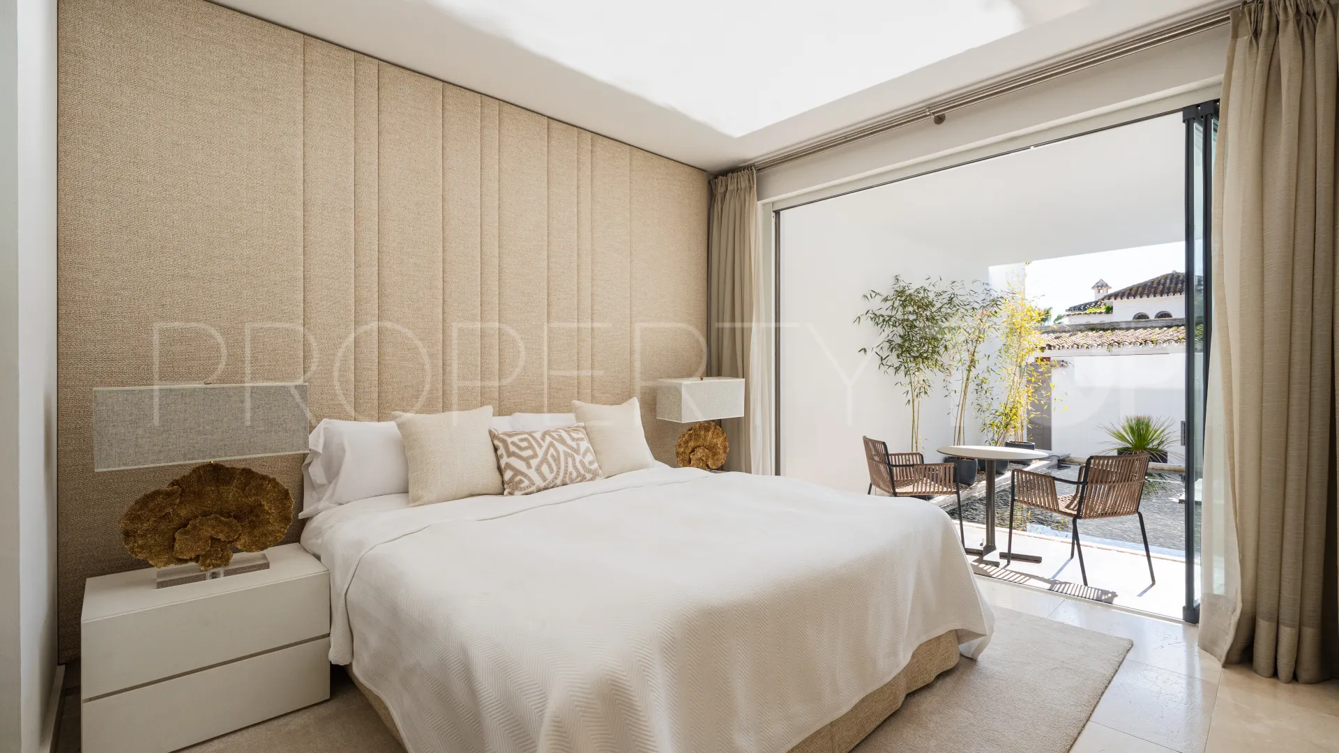 Se vende villa de 4 dormitorios en Puente Romano