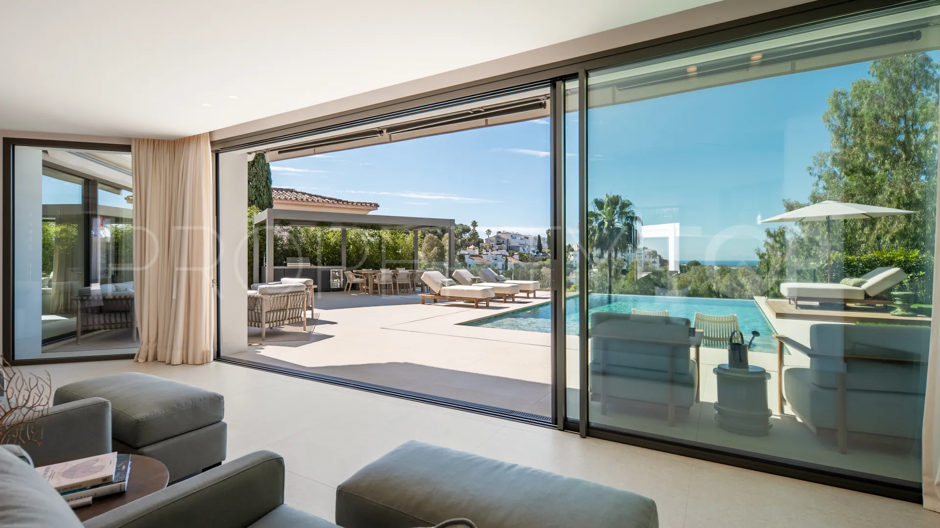 El Herrojo 6 bedrooms villa for sale