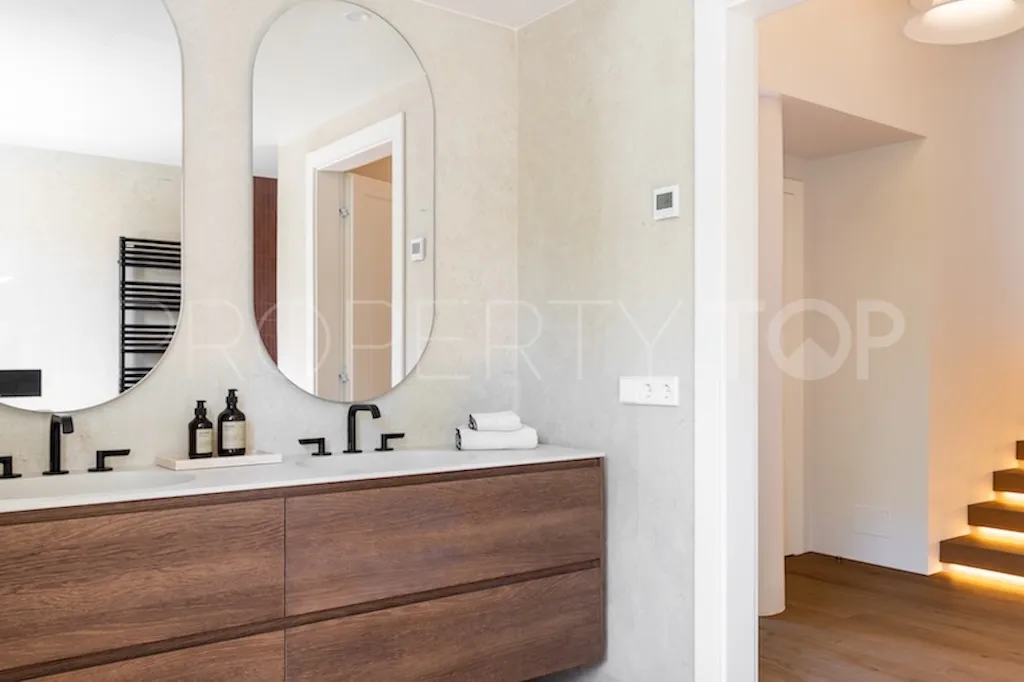 4 bedrooms villa for sale in Altos del Paraiso
