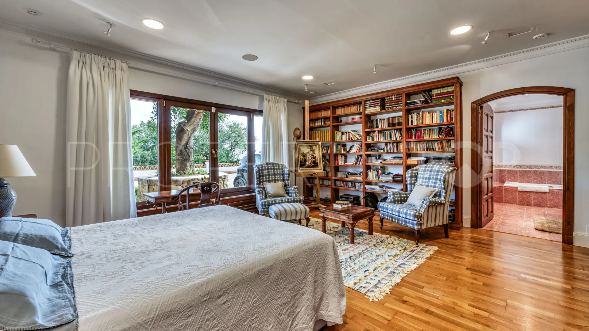 7 bedrooms estate for sale in La Mairena