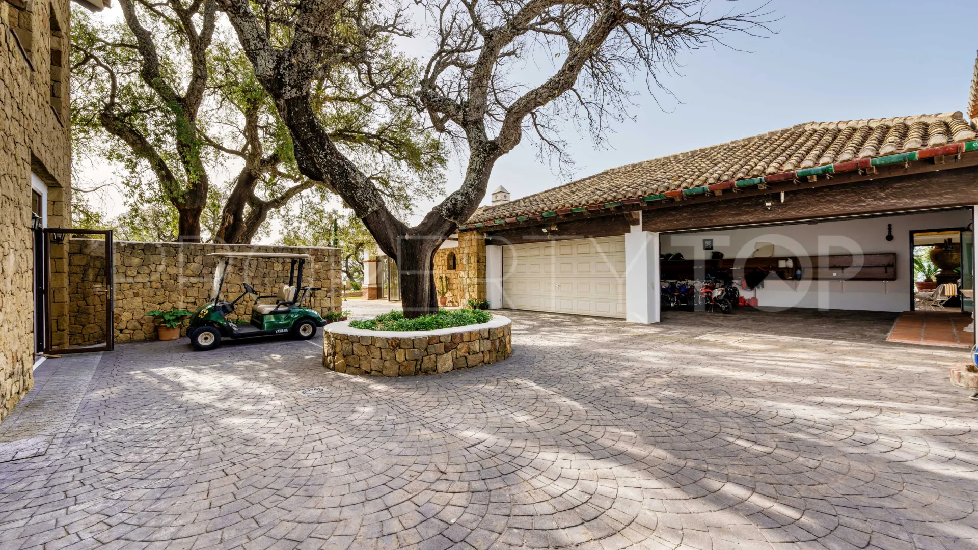 7 bedrooms estate for sale in La Mairena