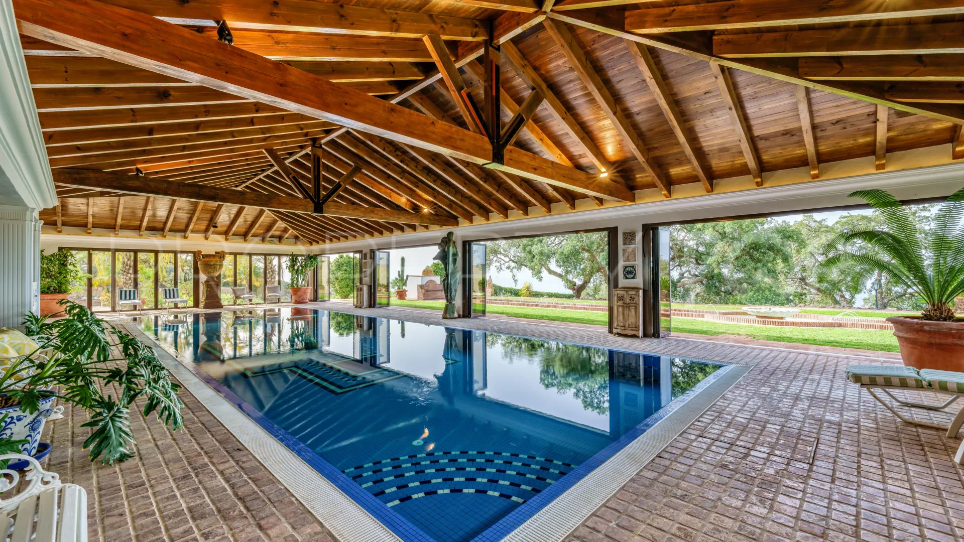 7 bedrooms estate for sale in La Mairena