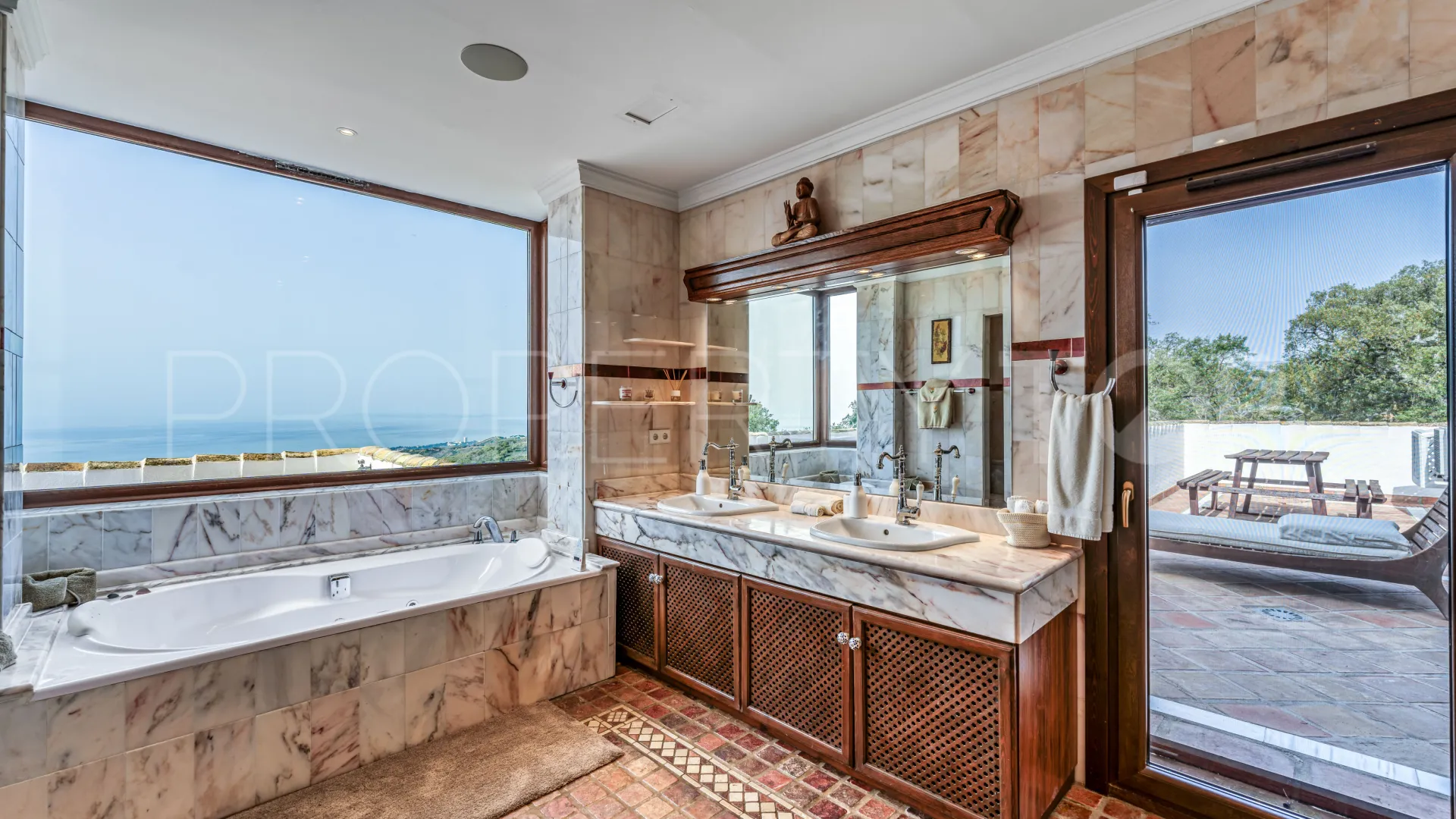 7 bedrooms estate for sale in La Mairena