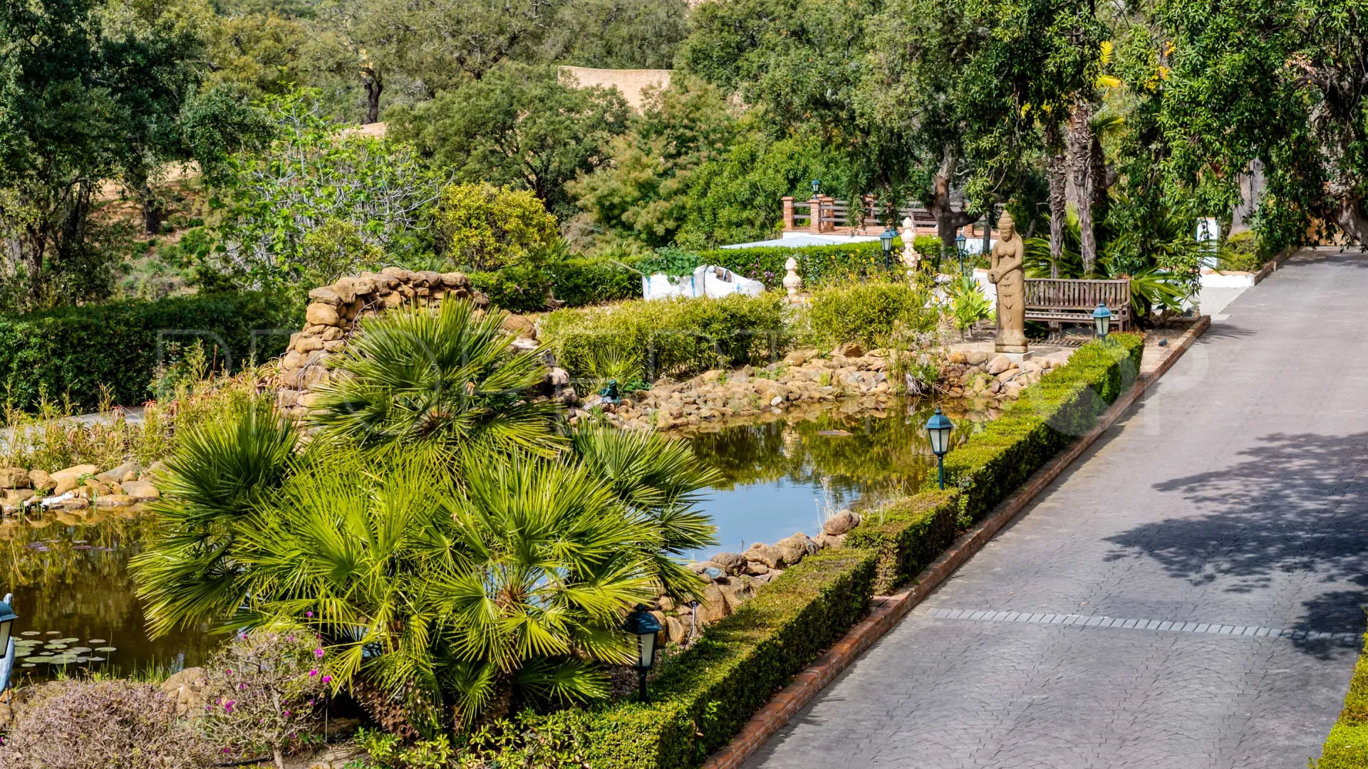 7 bedrooms estate for sale in La Mairena