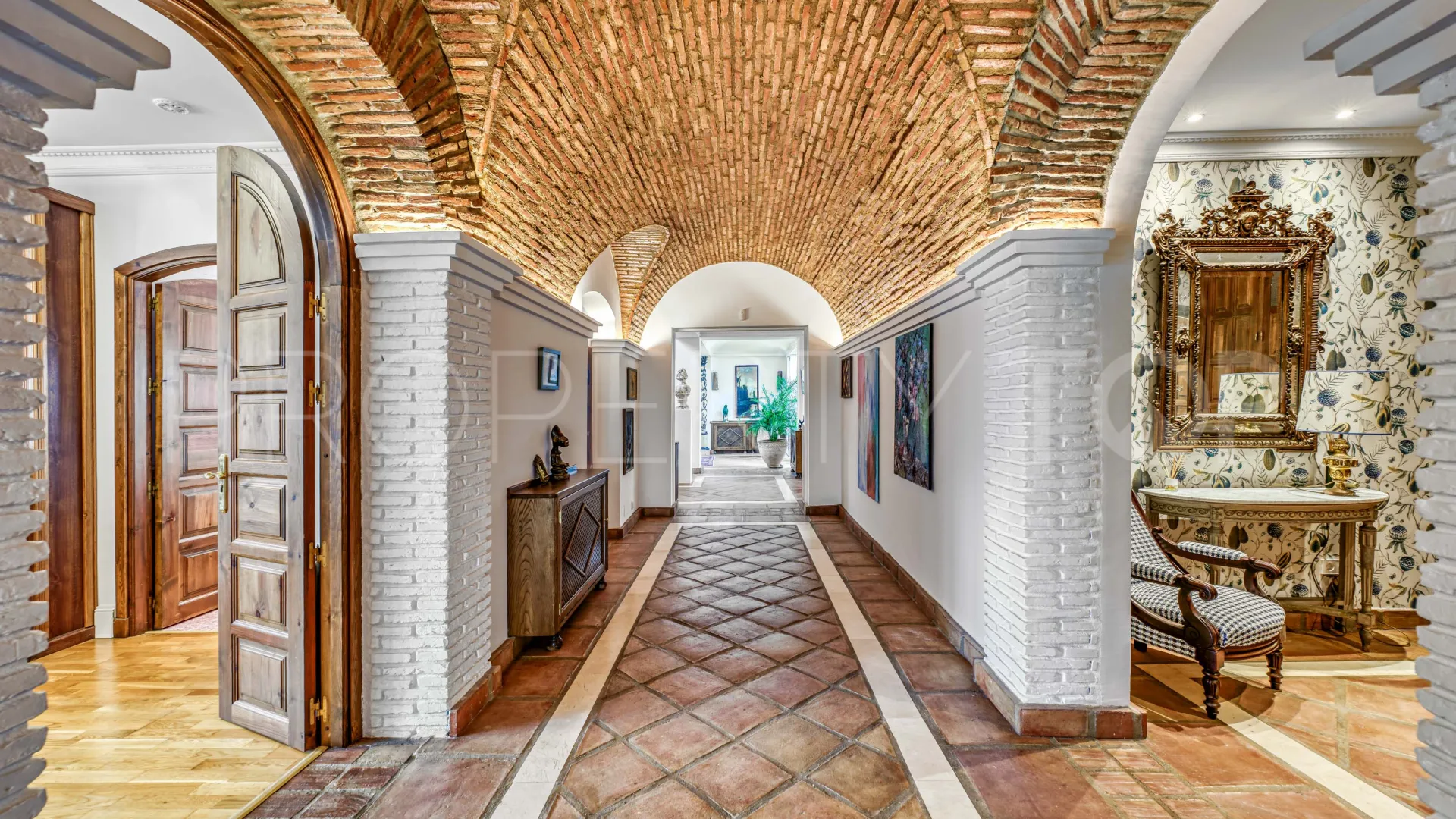 7 bedrooms estate for sale in La Mairena