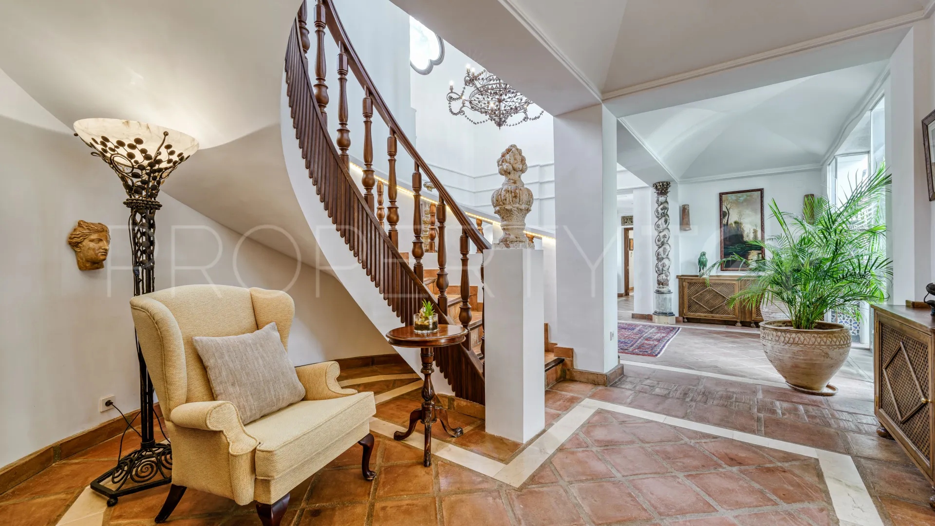 7 bedrooms estate for sale in La Mairena