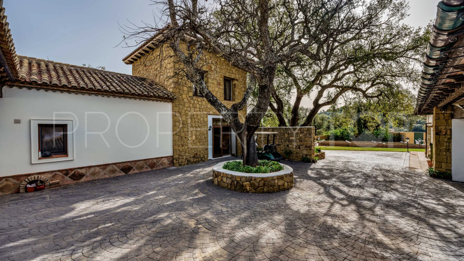 7 bedrooms estate for sale in La Mairena