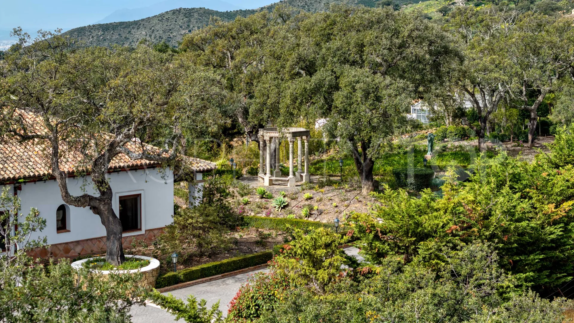 7 bedrooms estate for sale in La Mairena