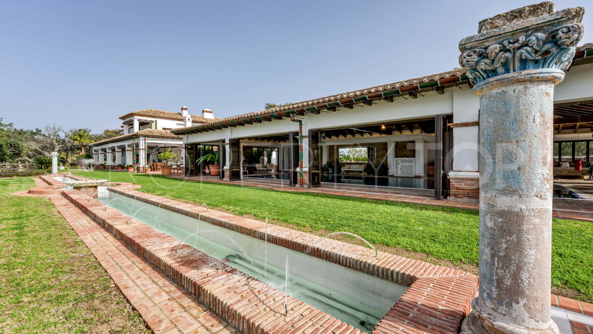 7 bedrooms estate for sale in La Mairena