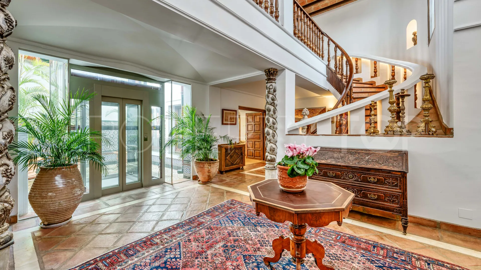 7 bedrooms estate for sale in La Mairena