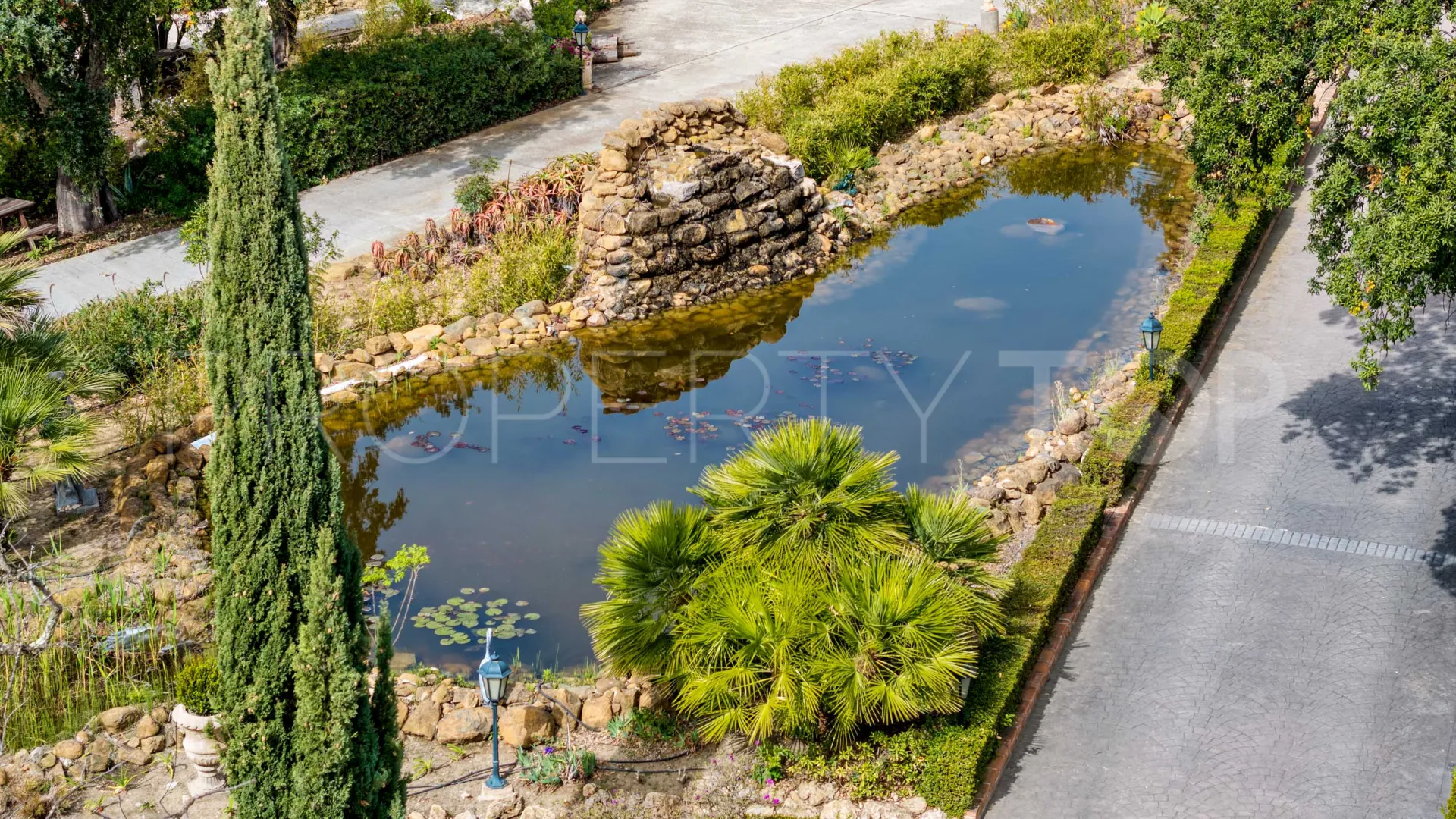 7 bedrooms estate for sale in La Mairena