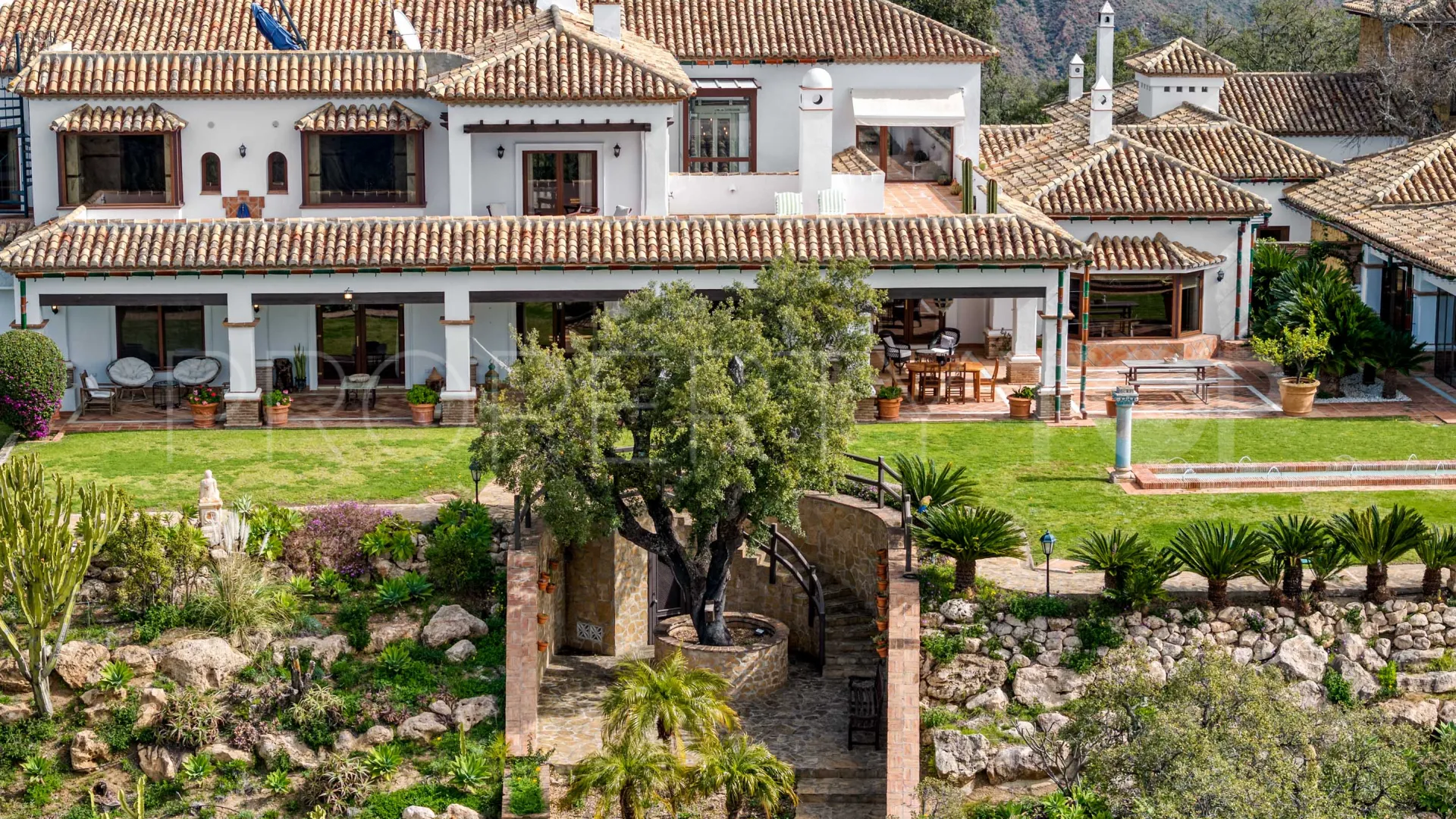7 bedrooms estate for sale in La Mairena