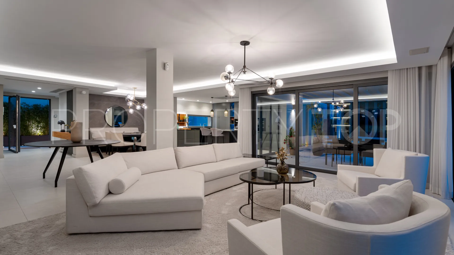 Villa de 4 dormitorios en venta en Las Brisas