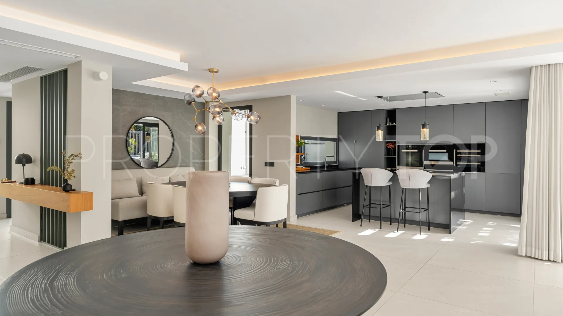 Villa de 4 dormitorios en venta en Las Brisas