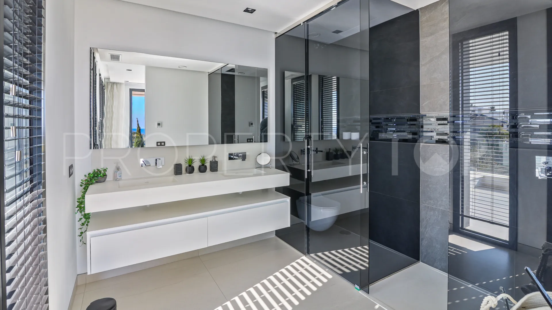 Villa for sale in Los Flamingos with 6 bedrooms